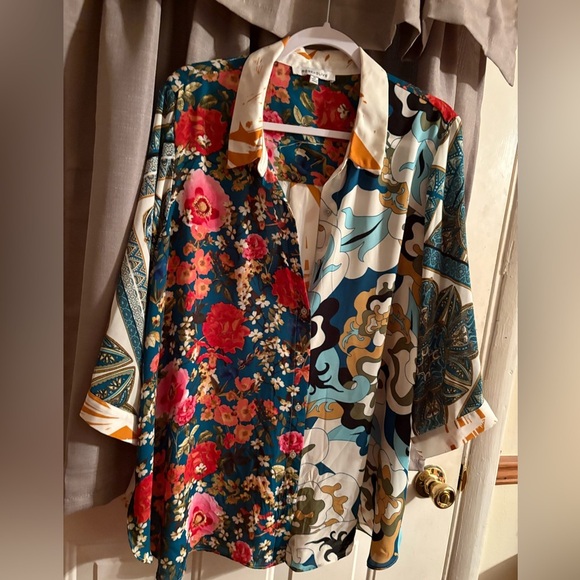 Rose & Olive Multicolor Floral Top - Picture 3 of 4